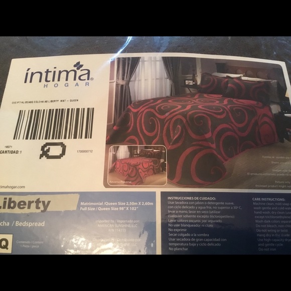 Bedspread Queen NWT
